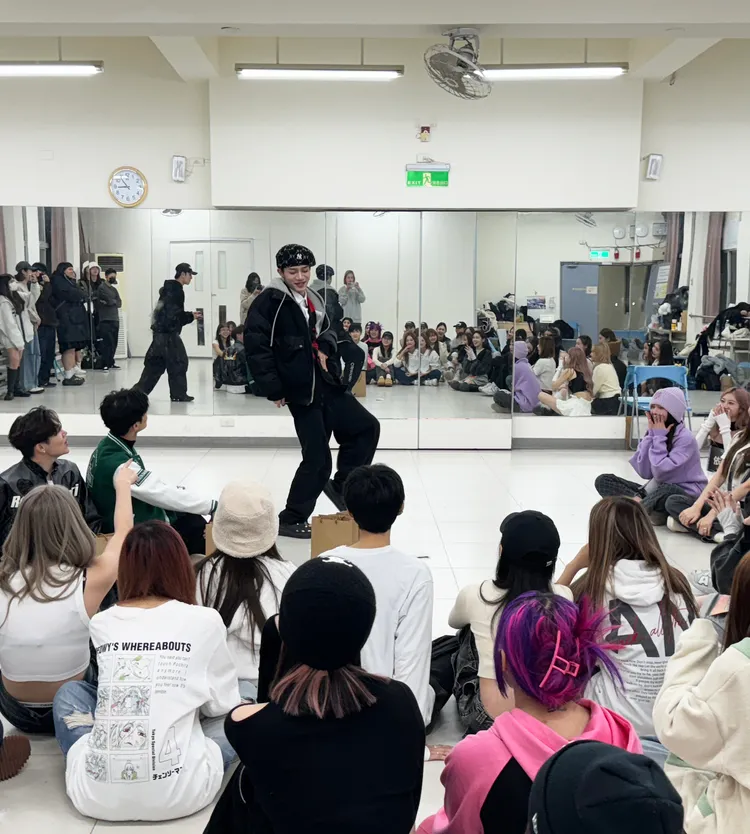 蔡朕傳授未來少女舞台經驗。踢帕娛樂提供