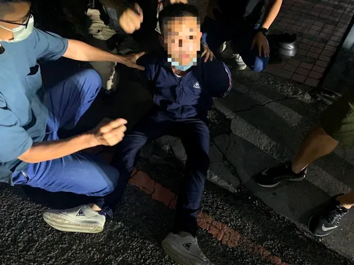 毒品偽裝成「韓國康普茶」 藥頭撞警車被逮!驚喊「你抓過我」