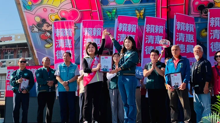 柳營農會總幹事陳右欣相挺。賴惠員提供