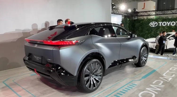 bZ Compact SUV Concept充滿未來感的車身線條，展現Toyota在新世代車款的設計魅力。林浩昇攝
