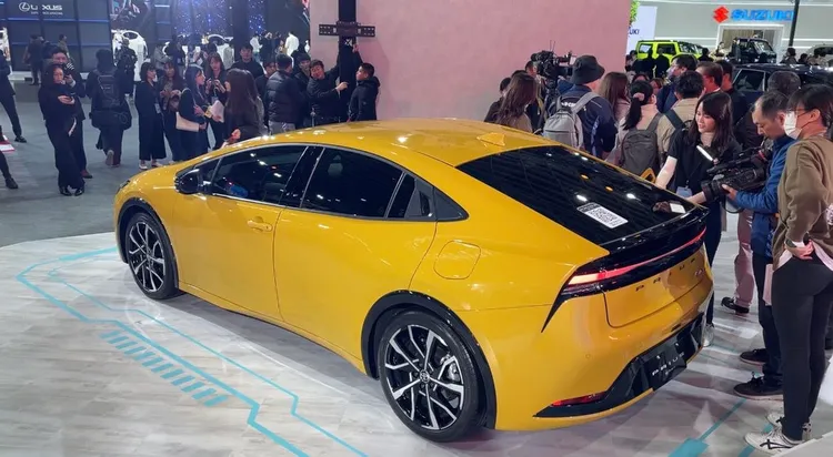 Toyota於車展發表全新Prius芥末黃車色，限量20台即日發售。林浩昇攝