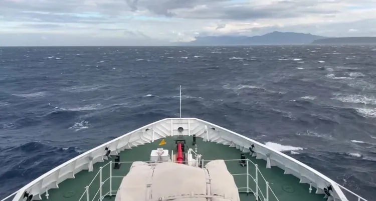 軍方出動航艦搜救。翻攝畫面