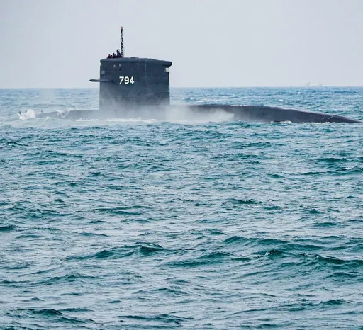 海虎潛艦3官兵仍失聯!墜海原因曝 10米湧浪沖斷安全索!艙內2人骨折