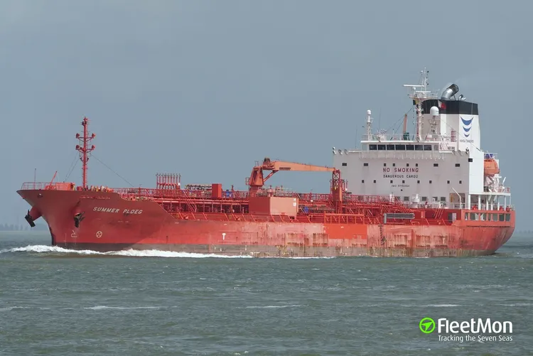 挪威籍「大西洋天鵝號」貨輪在葉門外海遭到攻擊，船員沒有受傷。翻攝FleetMon網站資料照片