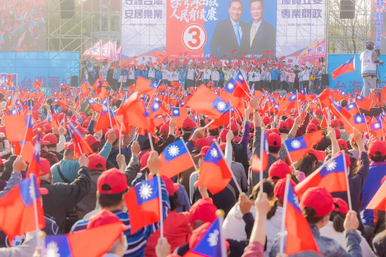 謝衣鳳、侯友宜聯合造勢活動吸引逾2萬人到場。侯友宜競總提供