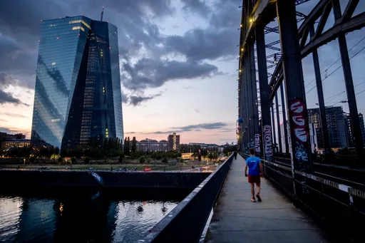 歐洲央行維持利率不變　警告通膨可能再度飆升