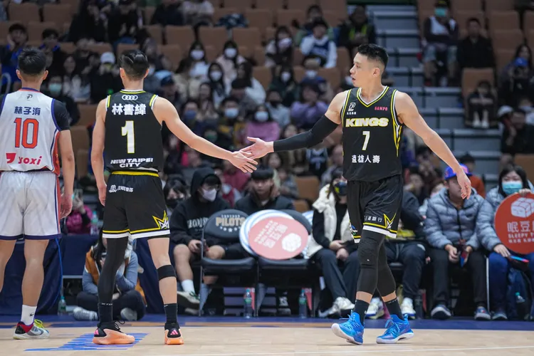 林書豪(右)。PLG