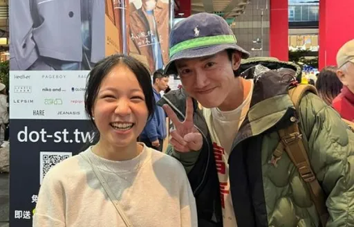 影帝捕获野生影后!「富都怪叔叔」逗她笑开了 吴慷仁也要去看《小晓》