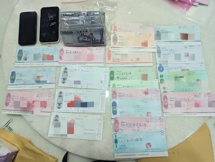 屏檢查獲總統選舉賭盤面額達3億8,240萬元之票據。翻攝畫面