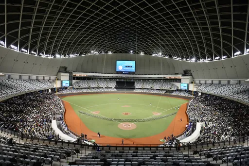 好掉漆!大巨蛋啟用第2天室內漏水 比賽中警鈴大響「嚇到總教練」