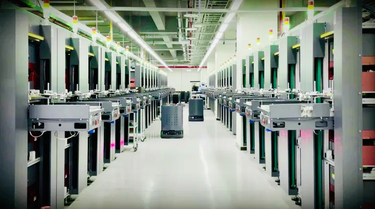 鴻佰科技以運用AI技術大幅提高生產效率而成功入選，成為全球首家AI伺服器燈塔工廠。業者提供