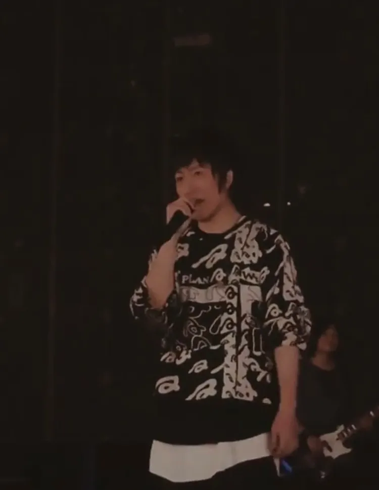 五月天阿信全場賣力演出，感動無數網友。翻攝五月天IG