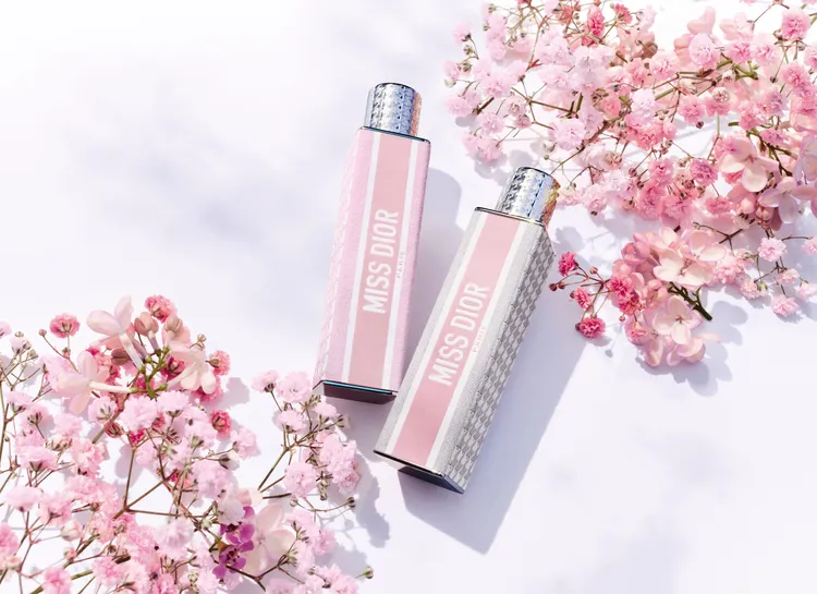 精品美妝推出唇膏外觀的Miss Dior親吻香膏，可重複裝填香氛蕊芯。品牌提供