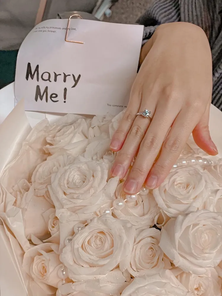 鑽戒好閃。翻攝曾智希臉書