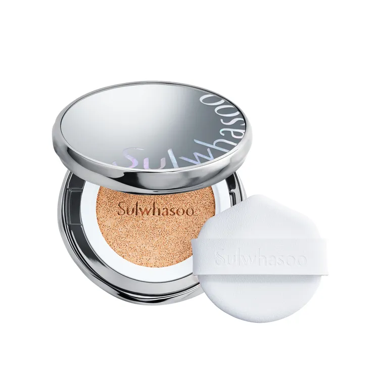 雪花秀完美珍珠光精華氣墊，各2200元。品牌提供