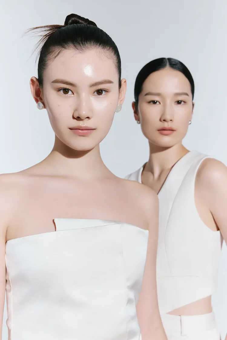 雪花秀完美珍珠光精華氣墊分為柔焦版與水潤版。品牌提供