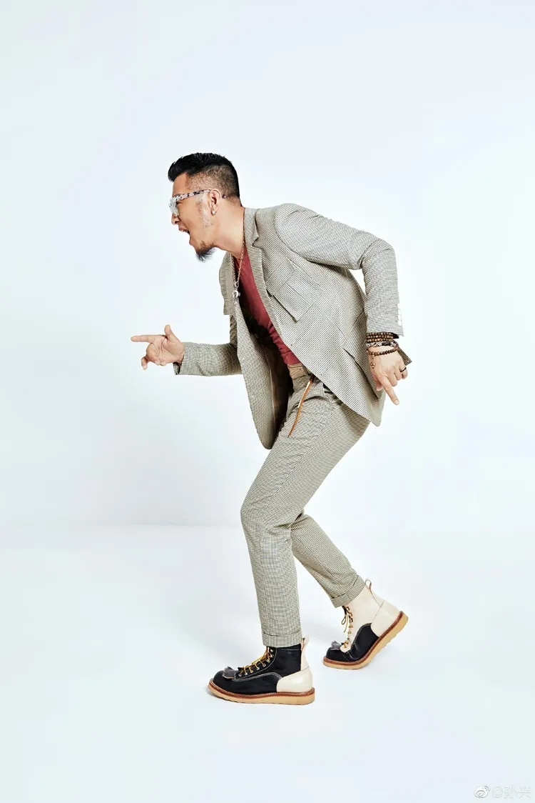 孫興今年都60歲啦。翻攝孫興微博