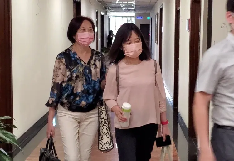 警政署政風室前主任黃錦秋(圖右)今年5月被約談。資料照片