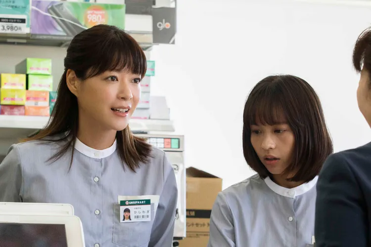 上野樹里（左）片中與黃姵嘉飾演的台灣留學生在同間超商打工。天馬行空提供