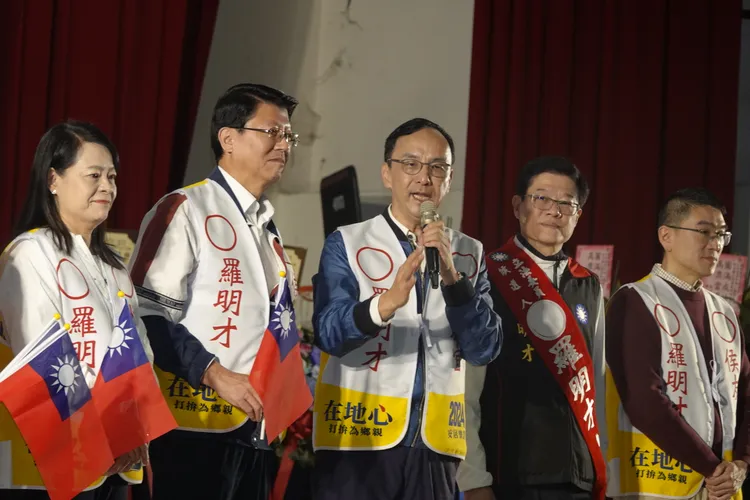 朱立倫大讚羅明才。江孟謙攝