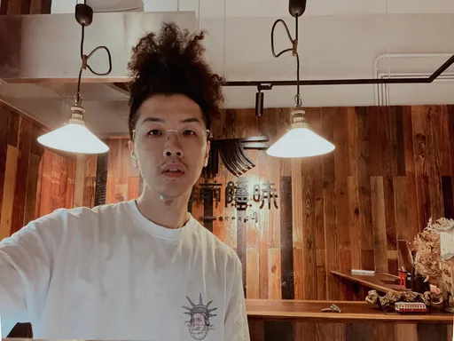 門前隱味牛肉麵老闆酒駕！開特斯拉坐路邊被逮　酒測值0.77下場曝光