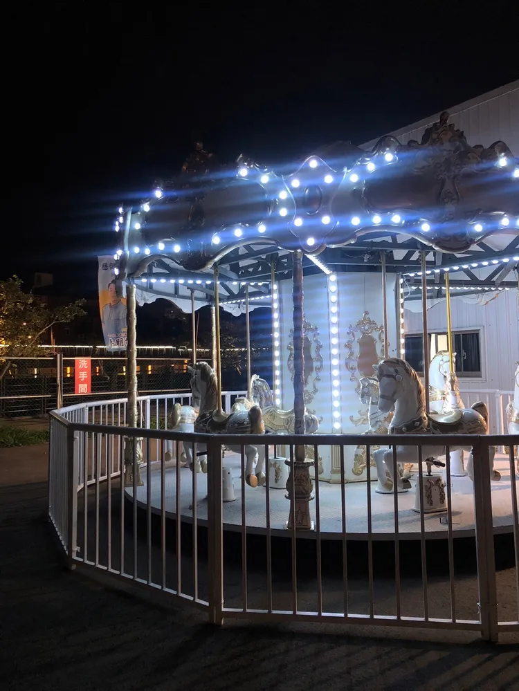 魯明哲競總設旋轉木馬。魯明哲提供