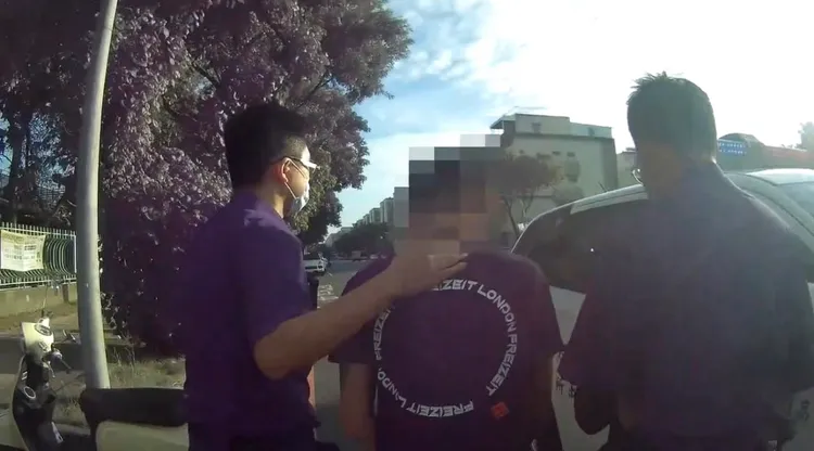 身揹七條通緝的劉男謊報友人身分，還是被警方識破。翻攝畫面