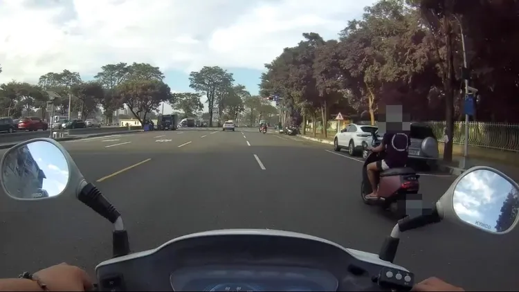 身揹七條通緝的劉男謊報友人身分，還是被警方識破。翻攝畫面