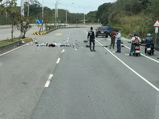 機車失控衝對向撞休旅車　碎到剩骨架！19歲男女雙亡