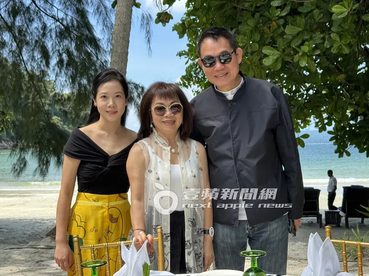 夏姿董事長王元宏（右起）、設計總監王陳彩霞、二媳婦許媖媖。吳玉愛攝