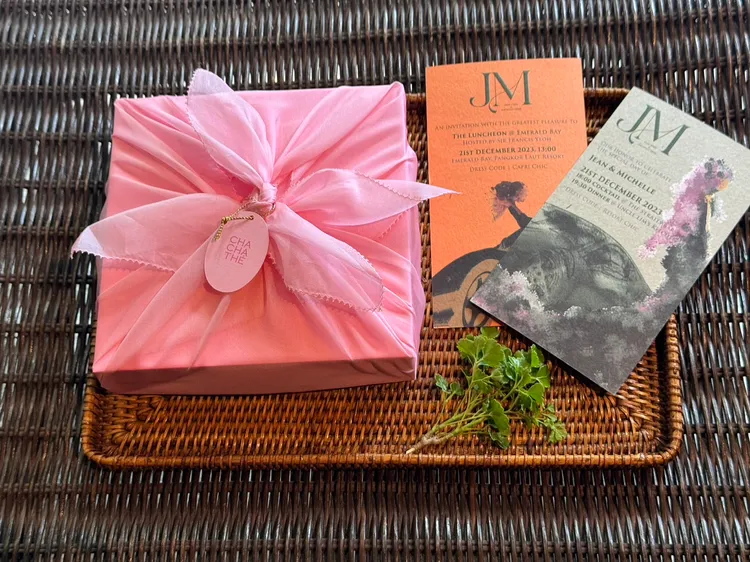 婚宴伴手禮為釆采食茶黃金糖。