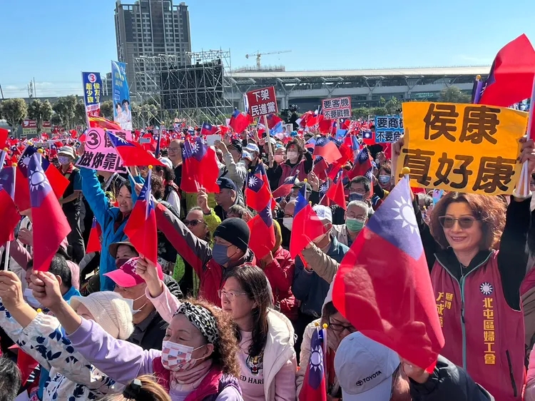 「侯康後援總會」中台灣誓師大會，主辦單位宣稱共6萬人到場。鮮明攝