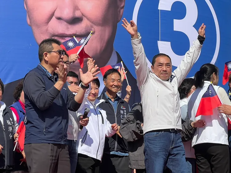 侯友宜到場接受眾人歡呼。鮮明攝