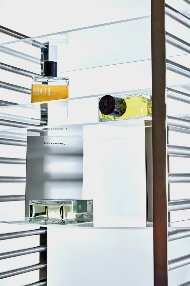 品牌香氛以3位數字代碼和顏色區分香調。品牌提供