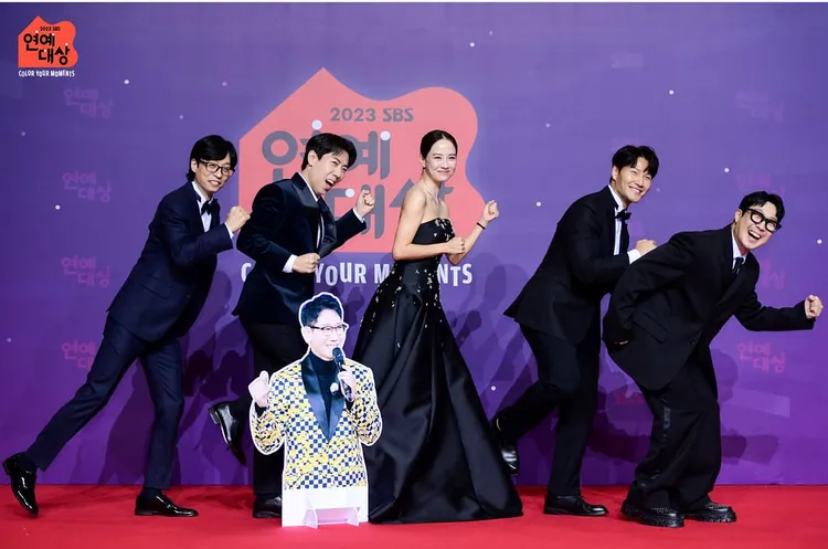 《RM》拿下年度節目獎。翻攝SBS
