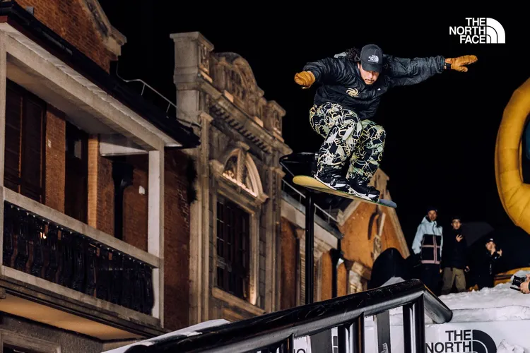 LIFT系列擁有獨特握手印花。品牌提供