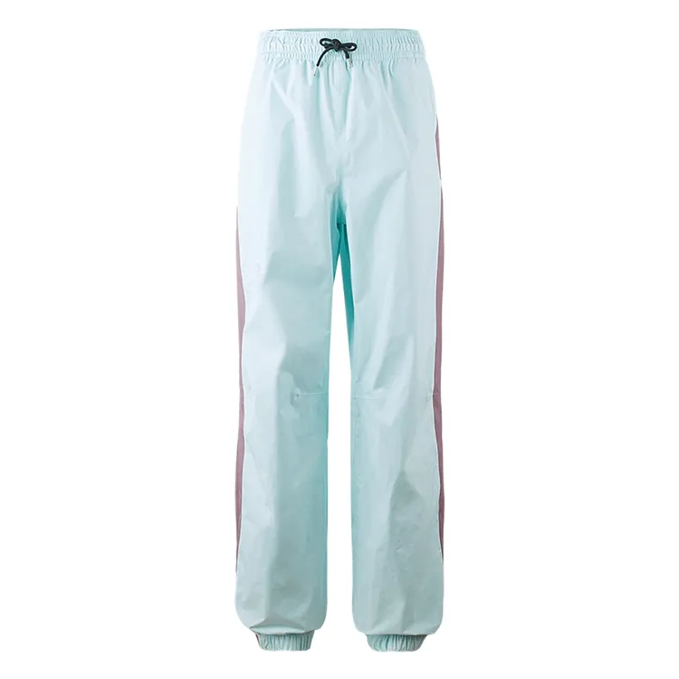 男款藍色防水透氣可調節褲腰衝鋒褲，7380元。品牌提供