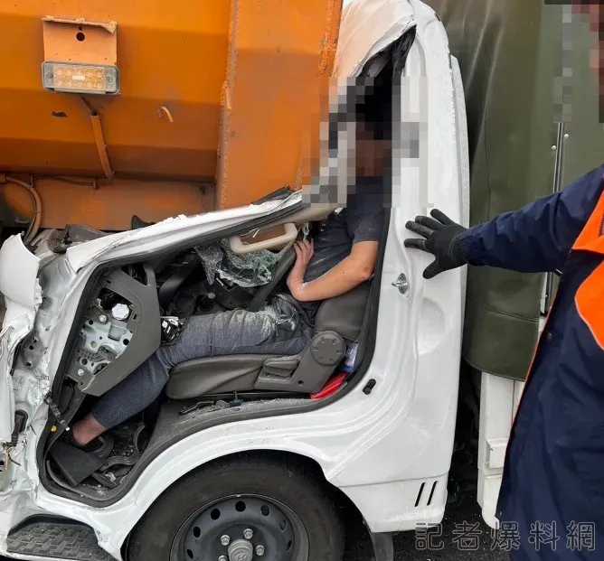 袁姓駕駛雖一度受困且受有骨折擦挫傷，但仍幸運撿回一命。翻攝自記者爆料網