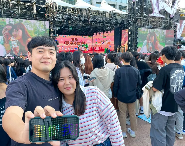 沈先生與女友從高雄北上，衝著李聖傑與周湯豪而來。曾佳俊攝