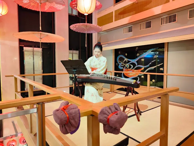 日勝生加賀屋 館內樂琴演出表演 (圖/日勝生加賀屋 提供)