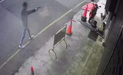 台東槍擊!朝夜店轟9槍倒車撞門 莽男槍放引擎蓋打110自首
