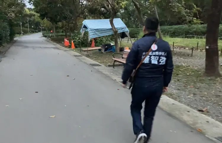 國民黨立委候選人羅智強今天（21日）上午在北市大安森林公園拜票，親眼目擊差點發生的隨機刺人事件。翻攝羅智強臉書