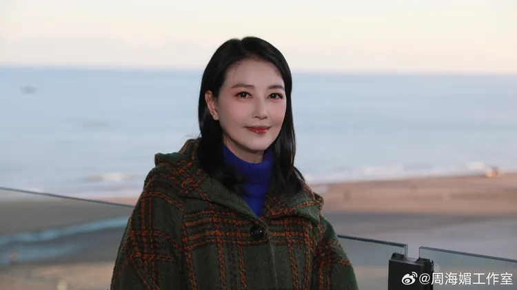 周海媚母親發出聲明，配上她露出溫婉笑容的美照。翻攝周海媚工作室微博