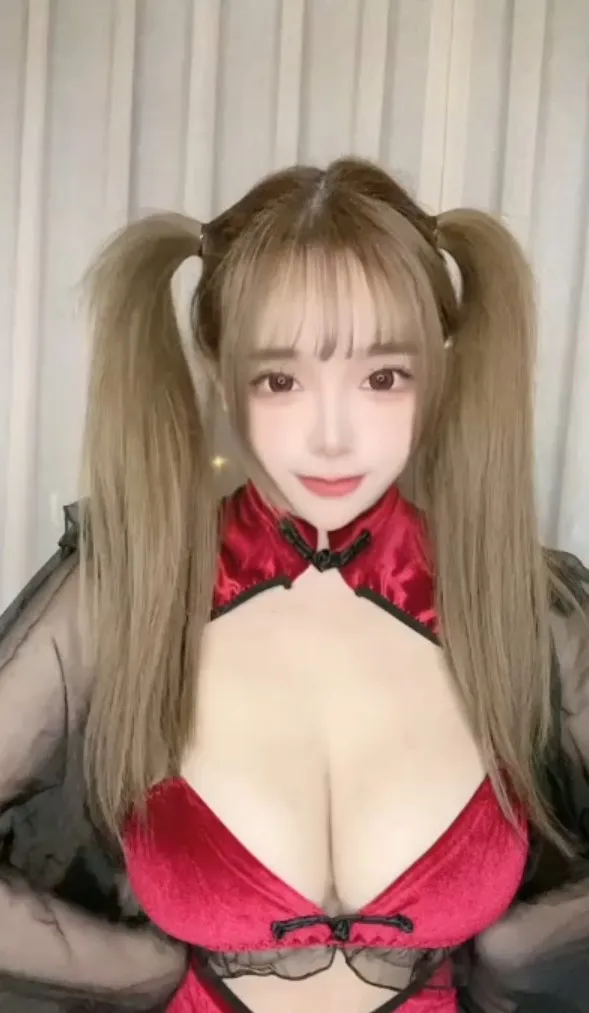 超性感正妹一身犯規式誘人造型真是太要命！抖音@yumilnai 提供