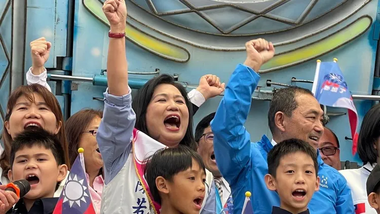 侯友宜17日南下為立委參選人陳若翠團結造勢大會站台。陳若翠總部提供