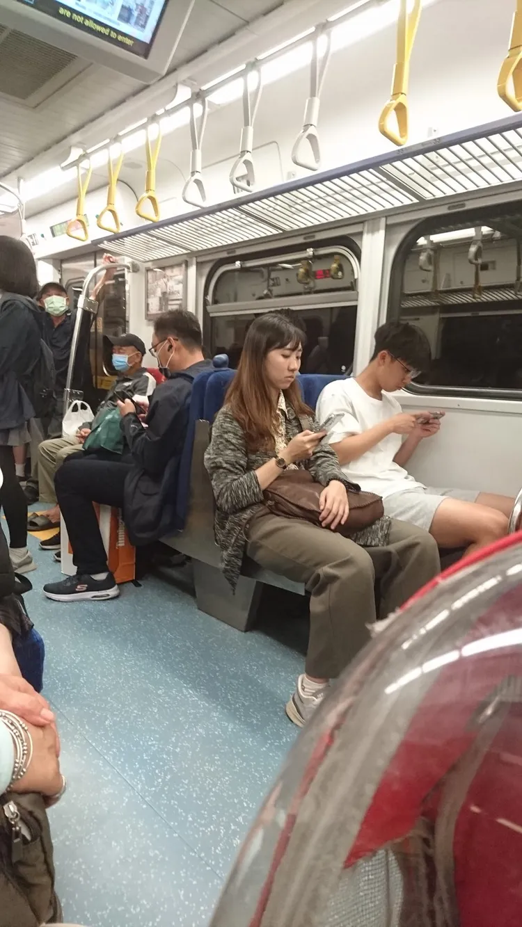 發文者公審老伯，結果反遭網友一面倒譴責。翻攝自臉書「爆怨2公社」