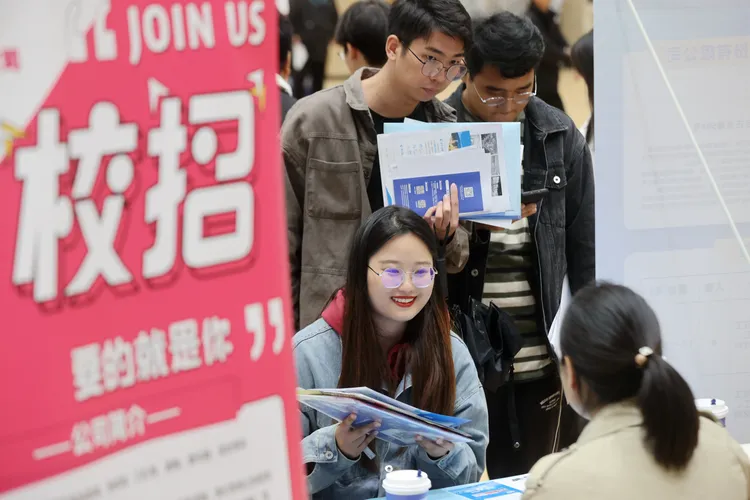 浙江省德清縣浙江工業大學莫干山校區，今年11月的校園招聘會。新華社
