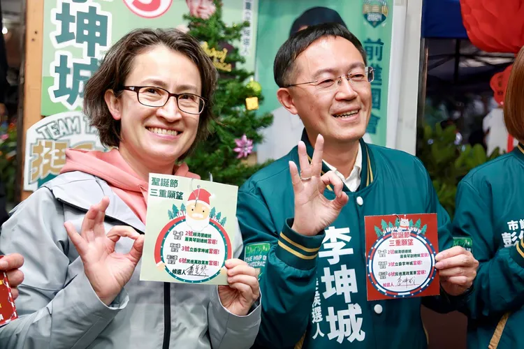 蕭美琴誇李坤城是黨內新生代優秀同志。蕭辦提供