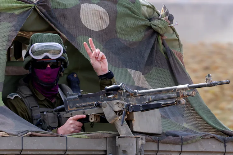 在以色列與加薩邊境的以軍。美聯社