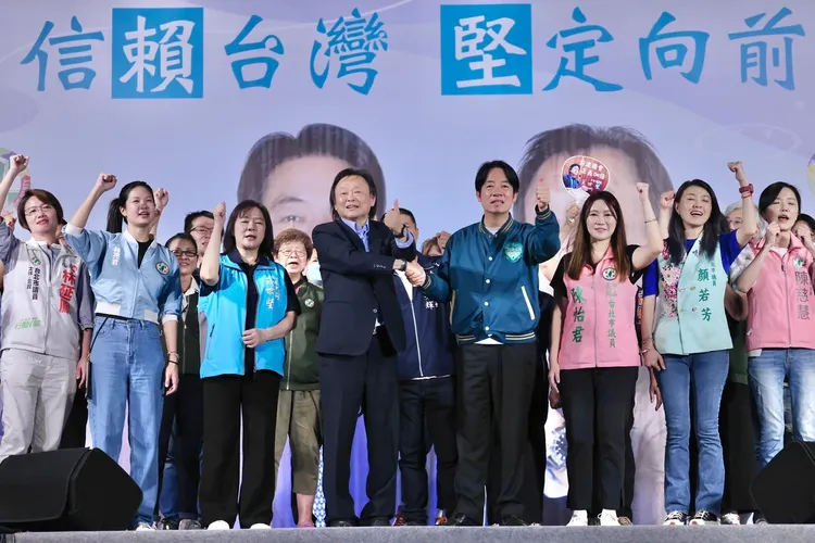 賴清德先前為王世堅站台，大誇立院即戰力。資料照片